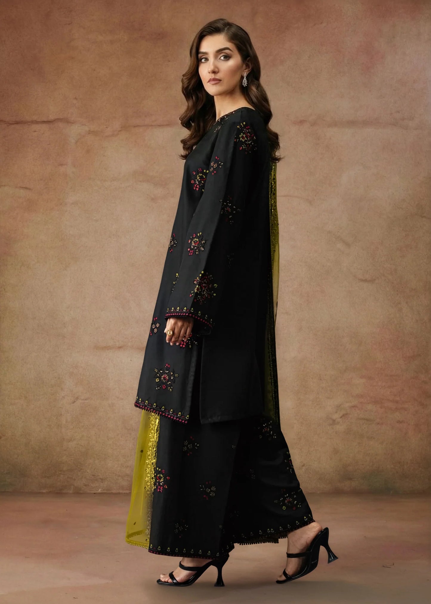 LAIRA Unstitched