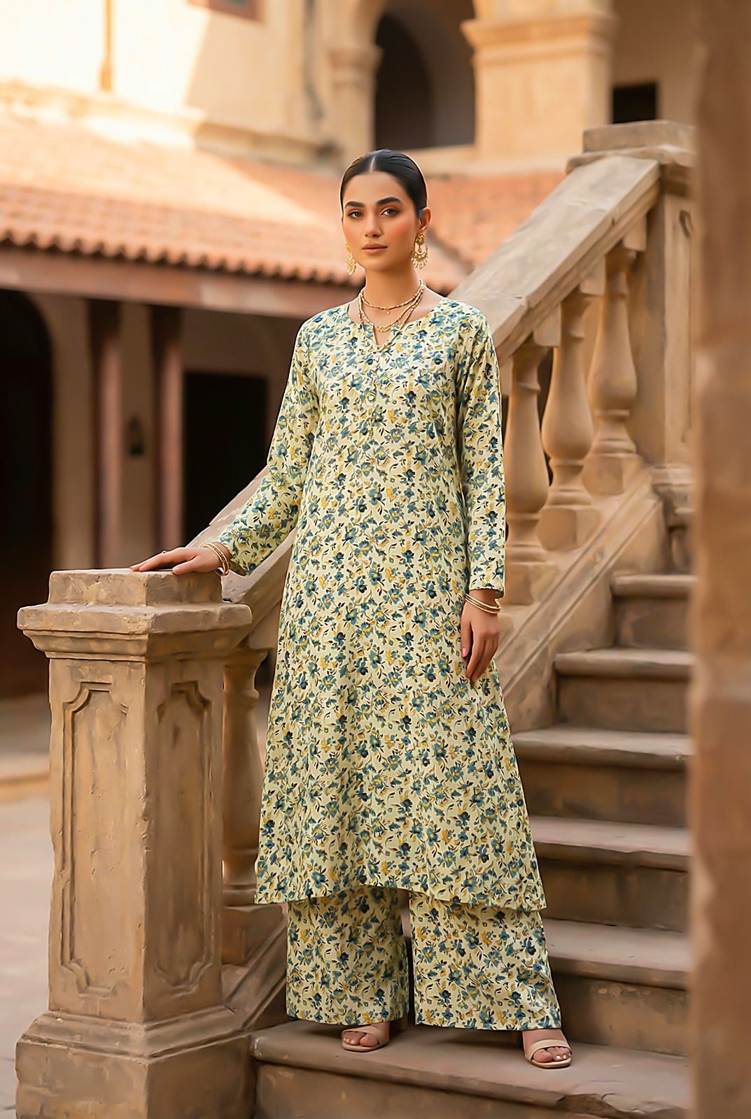 Odhni Unstitched